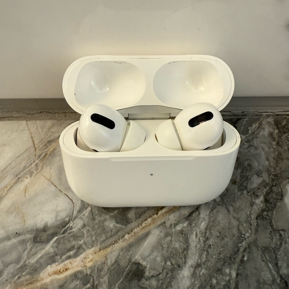 Apple Airpods Pro (1st Generation) with Charging Case - White